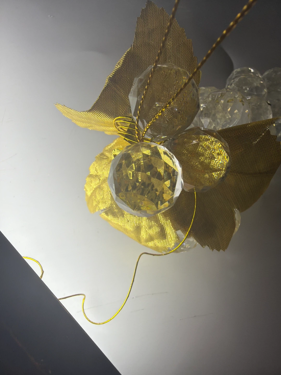 4 x Crystal Clear Lucite Grape Ornament with gold tone leaves - photo 3