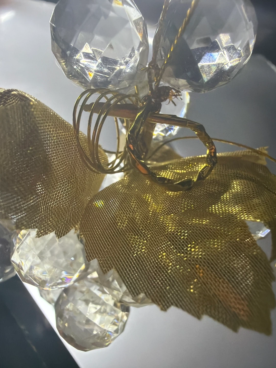4 x Crystal Clear Lucite Grape Ornament with gold tone leaves - photo 4