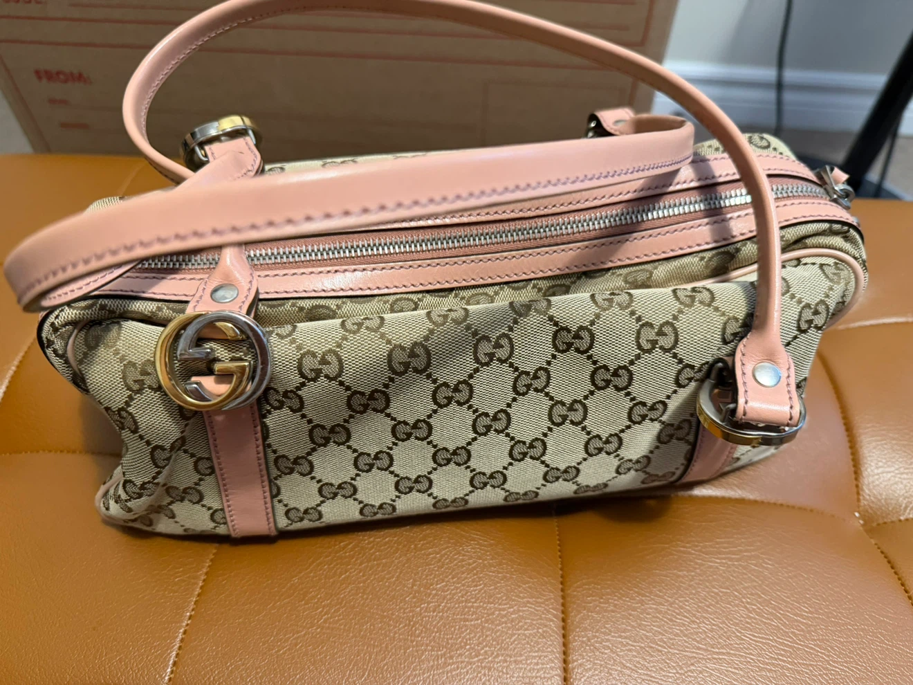 In prestine Gucci Handbag