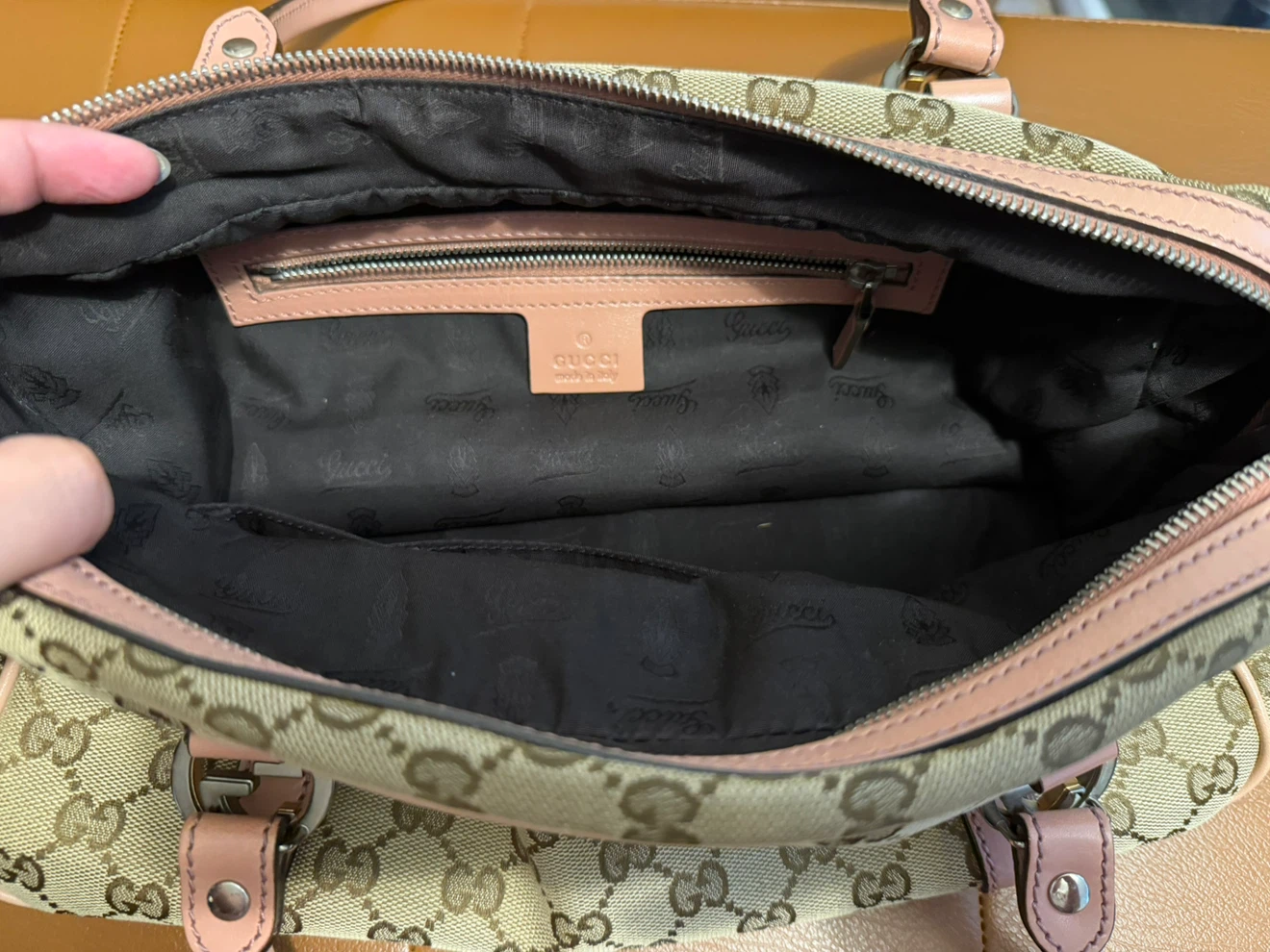 In prestine Gucci Handbag - photo 2