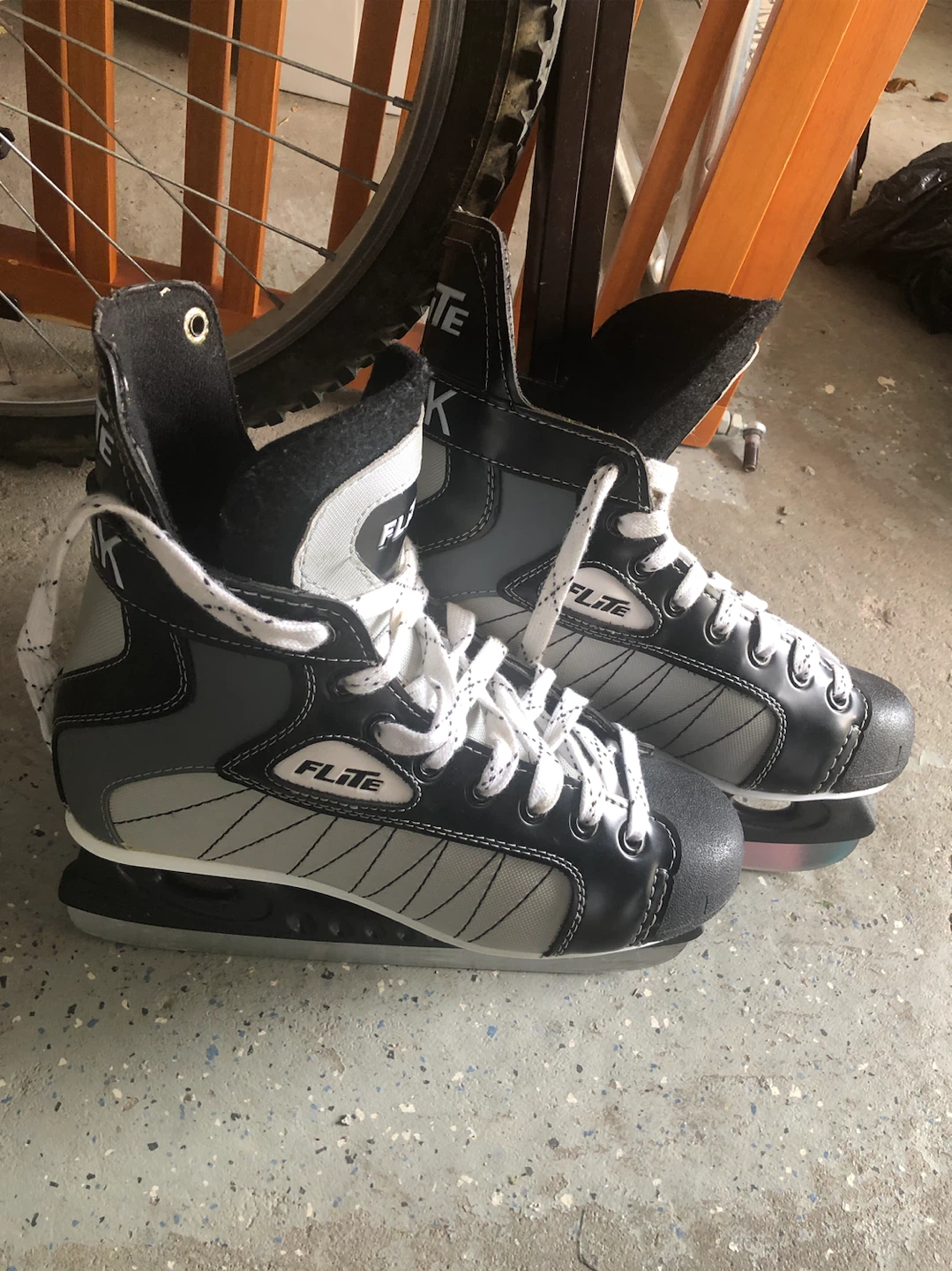 Flite ice skates, size 9 men