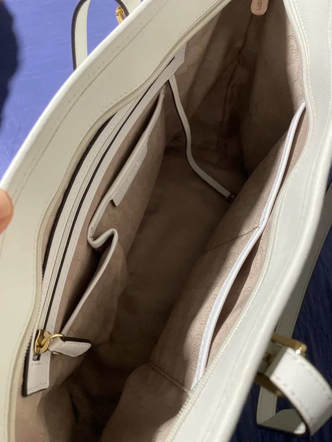 Michael Kors White Tote Bag and Wallet Set