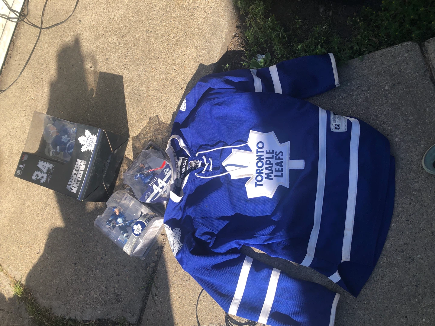 Toronto Maple Leafs Jersey and Figures Bundle
