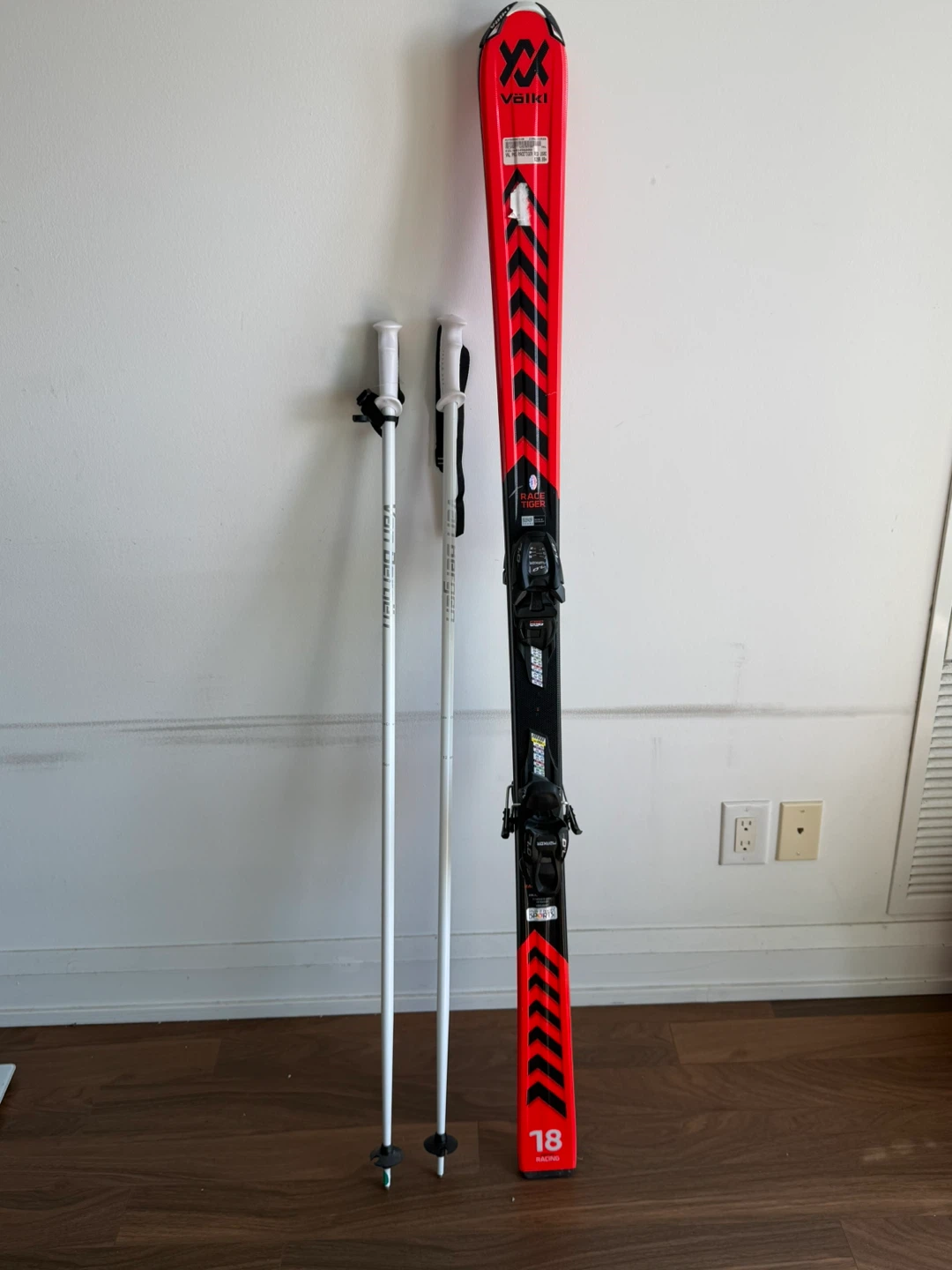 Völkl Racetiger Skis 160cm with Poles
