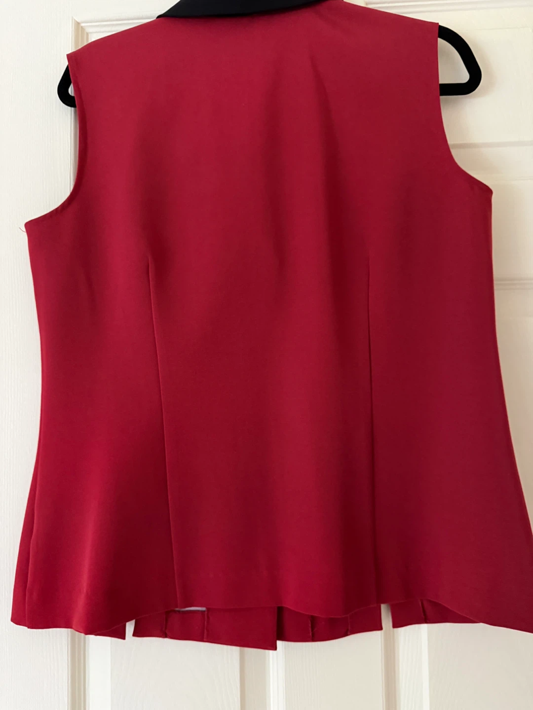 Vanity Fair Red Sleeveless Vest 🏈 - photo 5