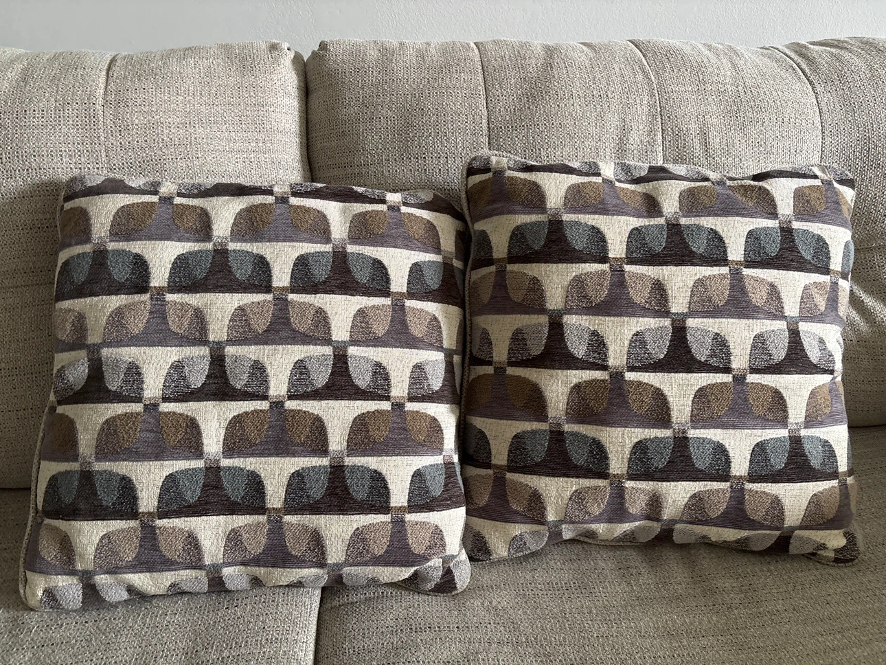 Ashely - Mahoney Sofa -  (Colour) Pebble - photo 4
