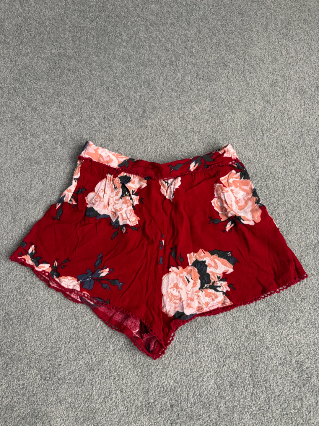 Tobi Red Floral Shorts - S