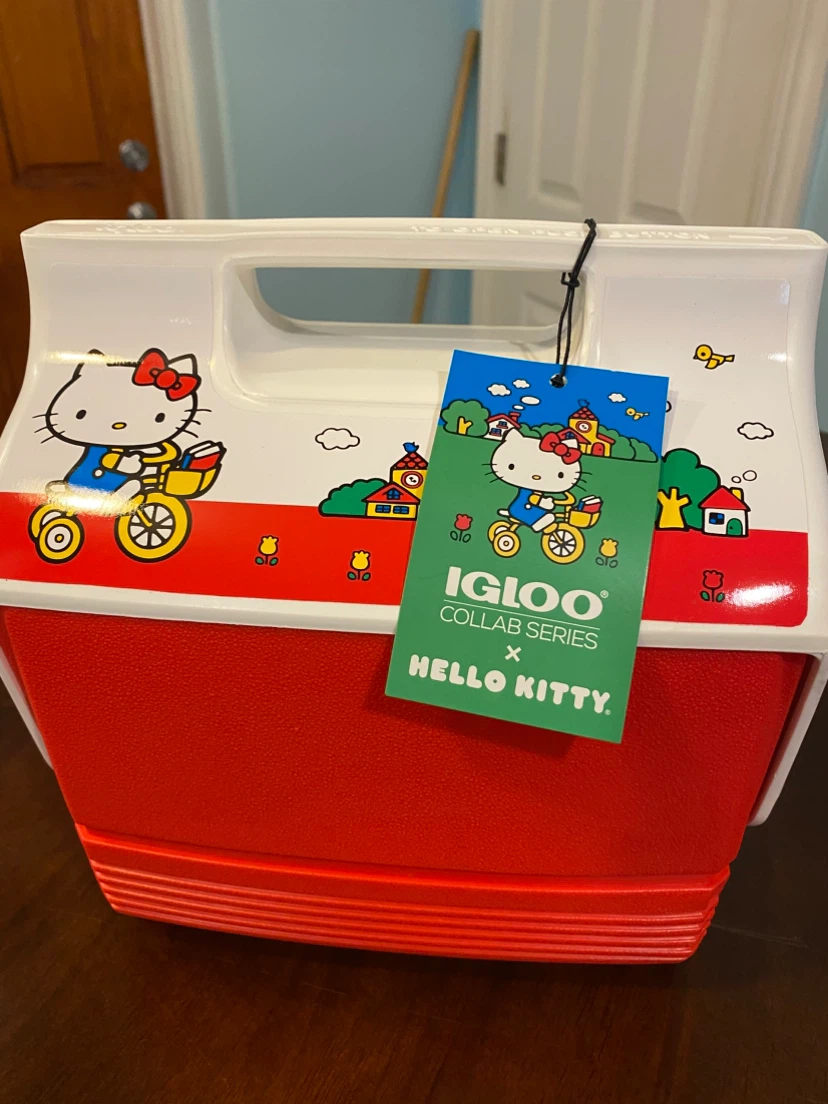 New Igloo x Hello Kitty Playmate Mini Cooler