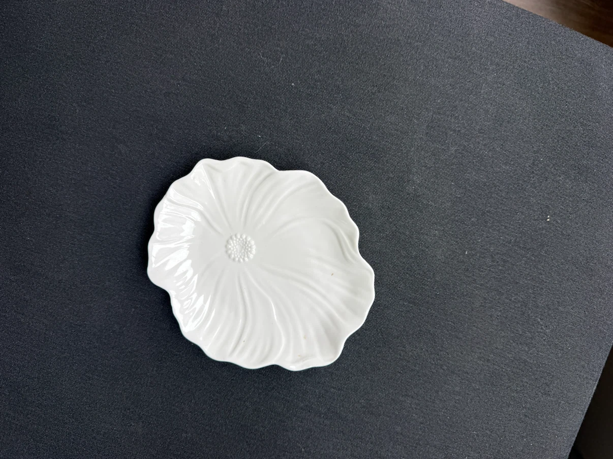 White Flower-Shaped Ceramic Dish - photo 2