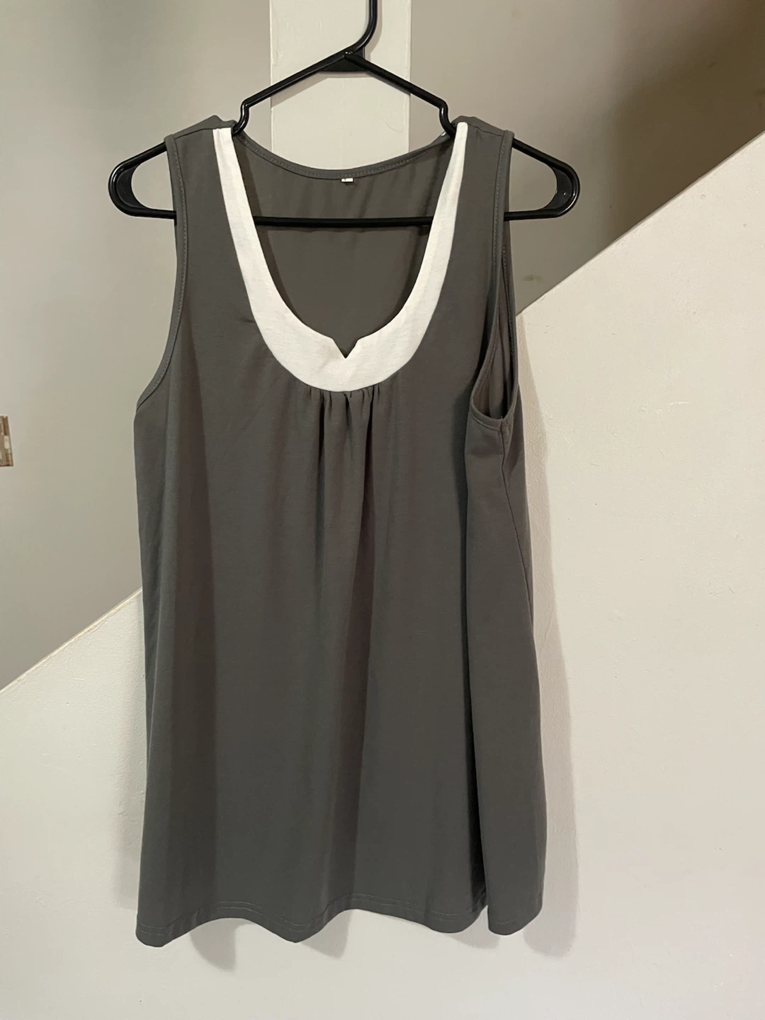 🏈 Grey sleeveless tank top