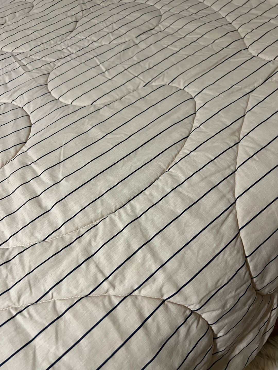 Cream Pinstripe Quilted Comforter (80” x 76”) - photo 2