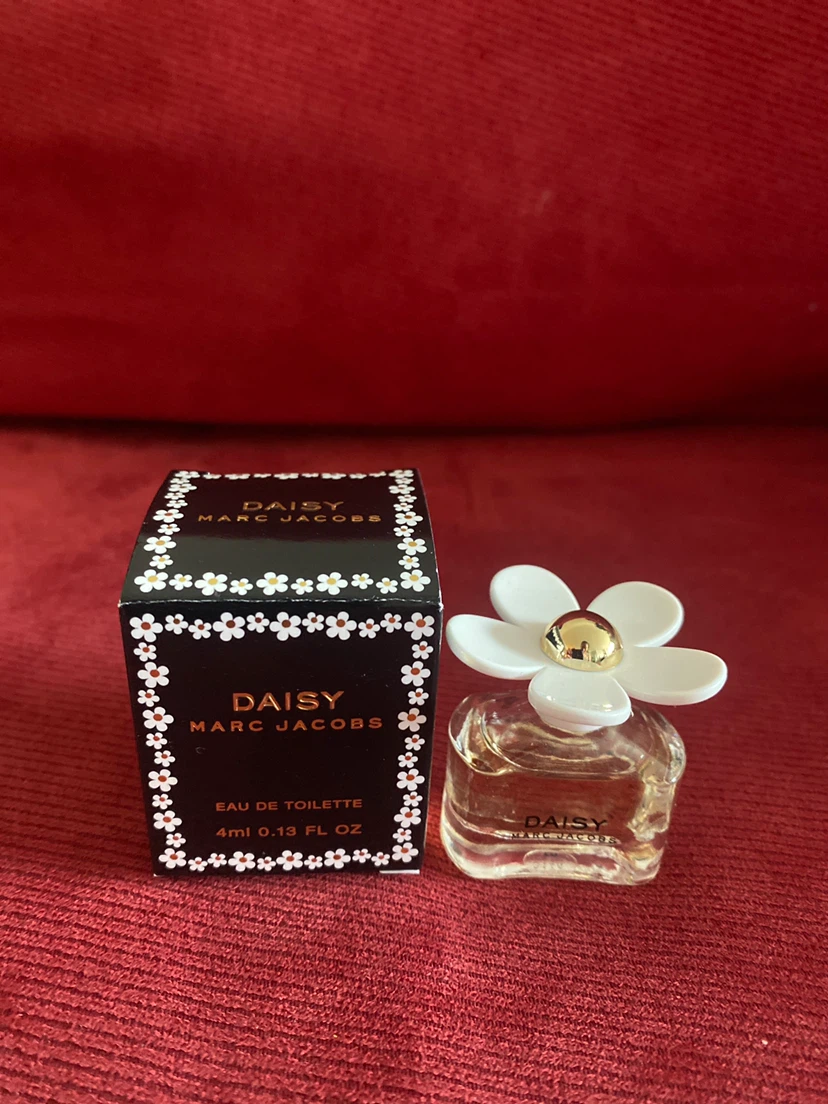 Marc Jacobs Fragrance Sample Set - photo 2