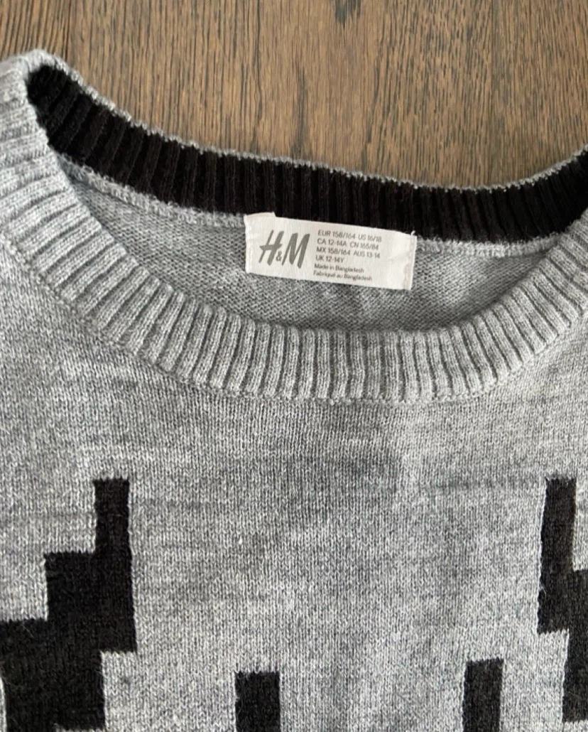 🏈 LIKE NEW H&M Boys Grey Reindeer Sweater Size 12-14Y 🏈 - photo 3