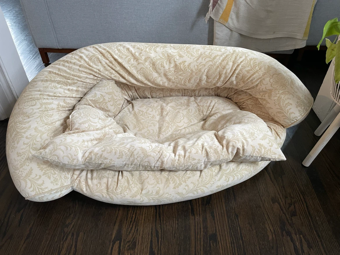 Large Round Pet Bed, Beige Damask