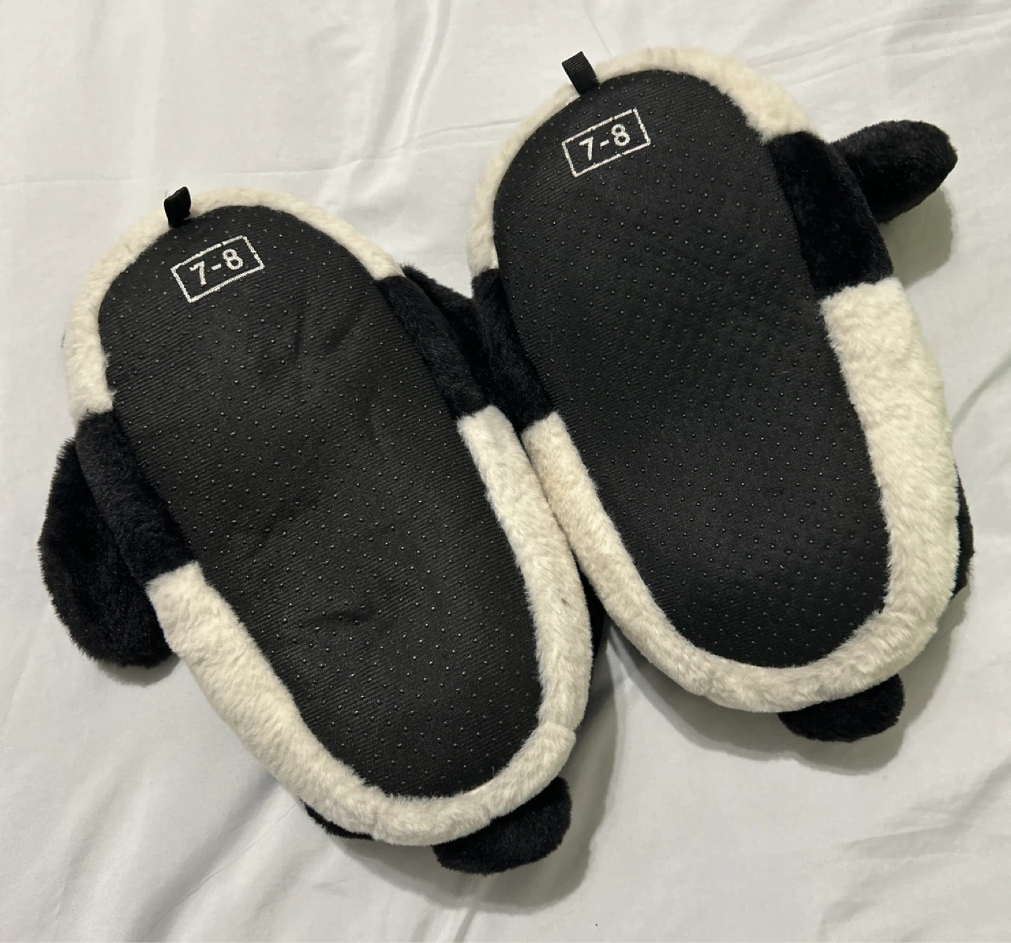 Panda Plush Slippers NEW Adult Size 6-7 🏈 - photo 2