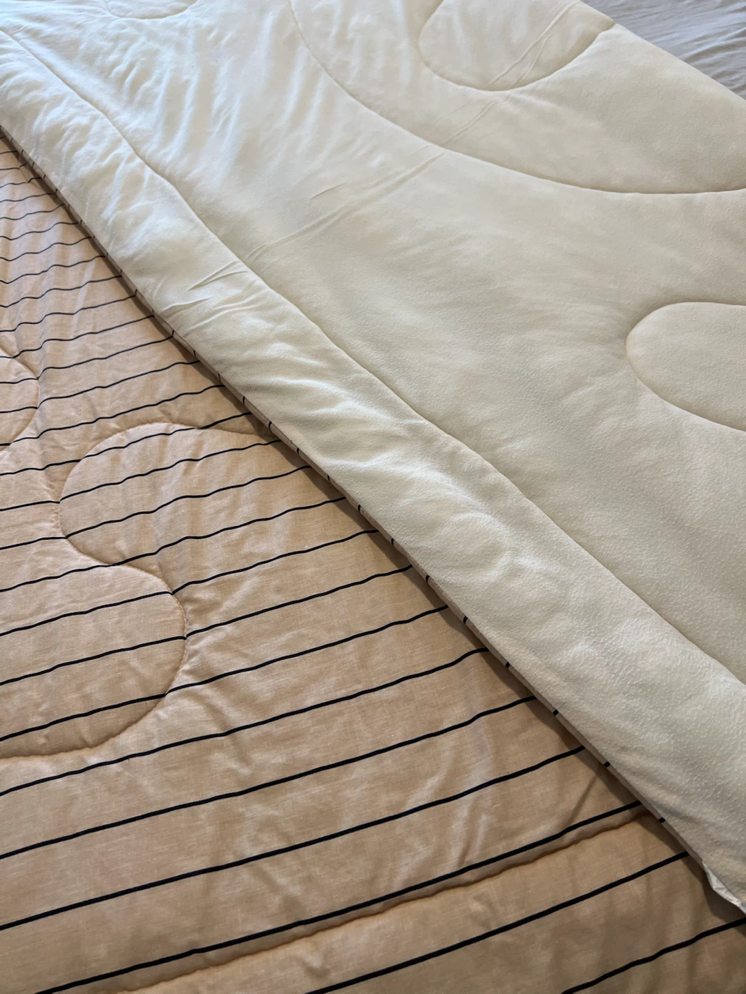 Cream Pinstripe Quilted Comforter (80” x 76”) - photo 5