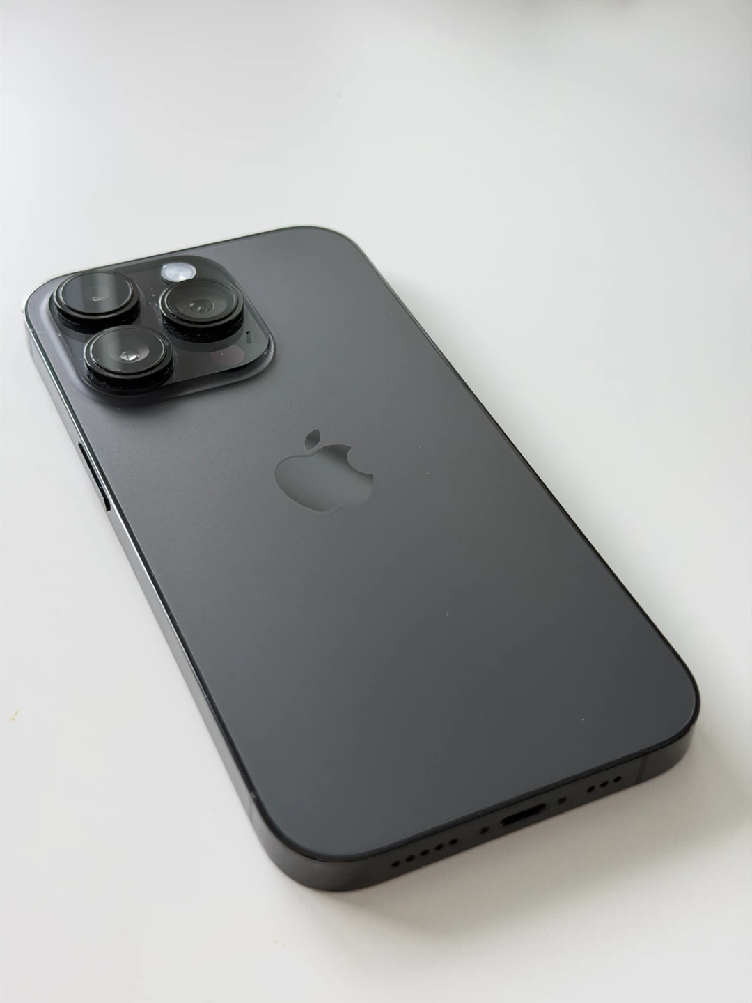 Apple iPhone 14 Pro -  1TB Black - 99% battery health - photo 2