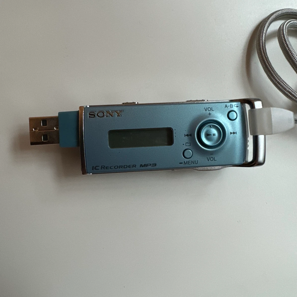 Sony ICD-U50 MP3 and Digital Voice Recorder - photo 2