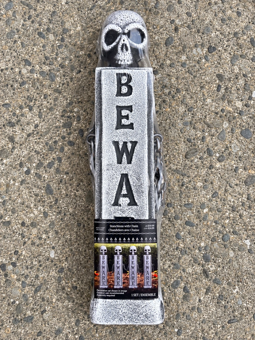 Brand New Halloween BEWARE Skull Stanchions with Chain 💀🎃
