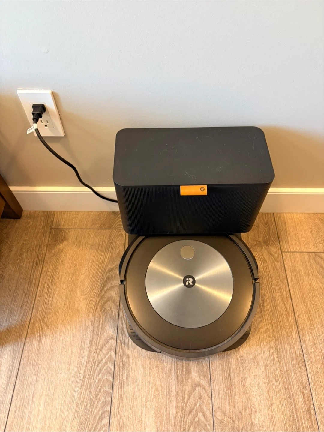 iRobot Roomba Robot Vacuum with Clean Base