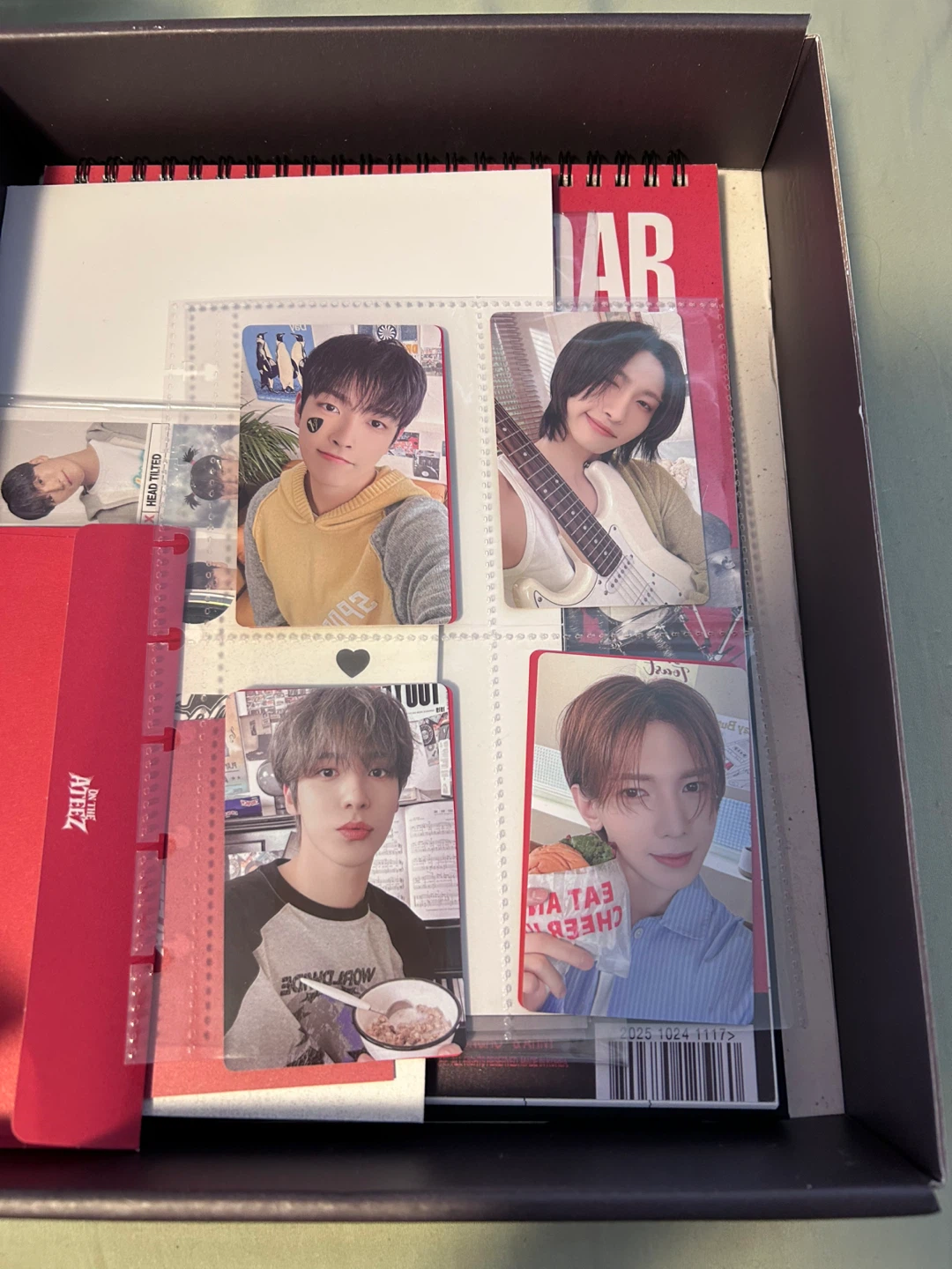 ATEEZ 2025 Season's Greetings Set - photo 2