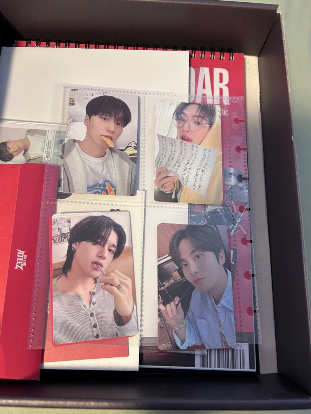 ATEEZ 2025 Season's Greetings Set - photo 3