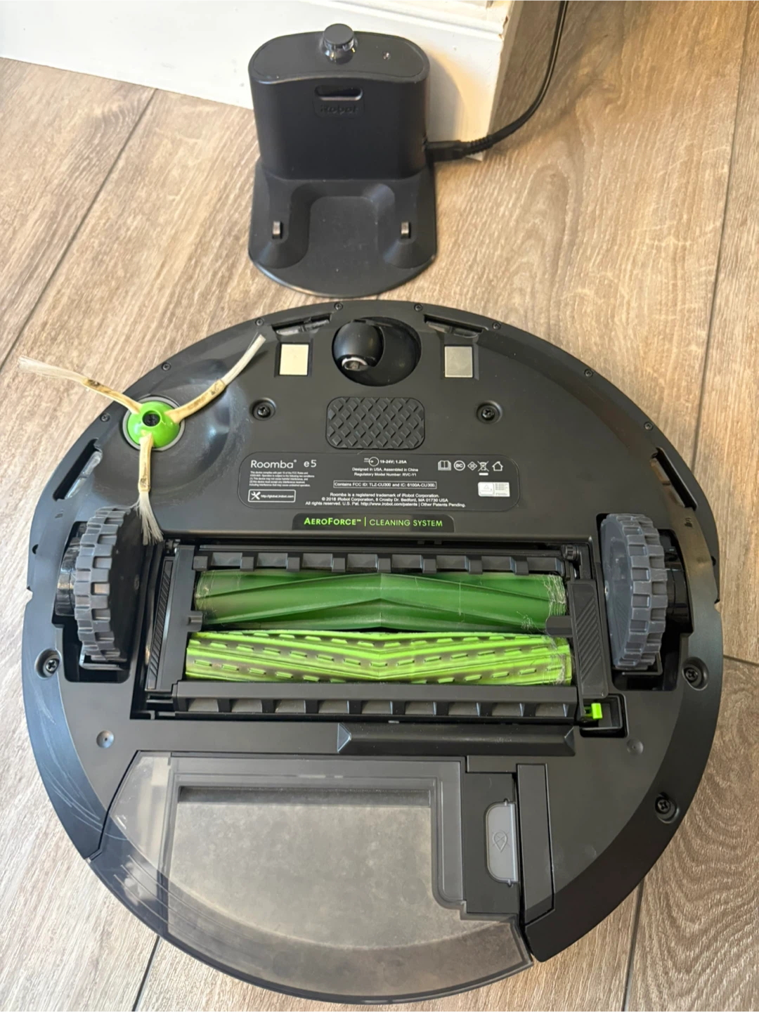 iRobot Roomba e5 Robot Vacuum - photo 2