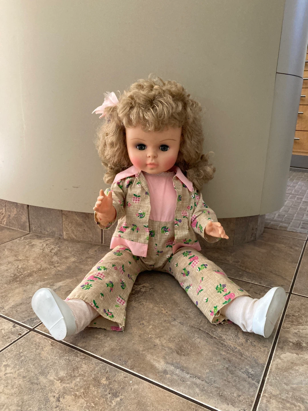 Vintage blonde doll in floral outfit - photo 2