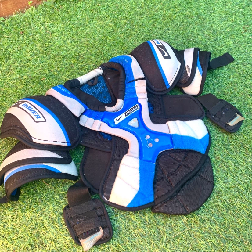 Hockey Shoulder Pads Chest Protector Bauer One90 14" Wide