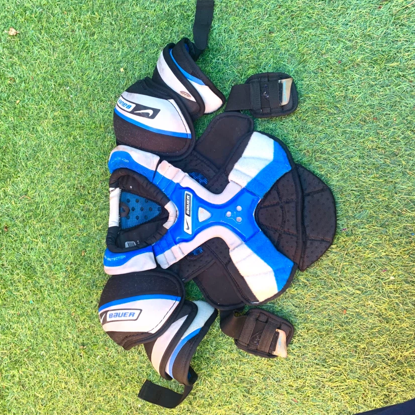 Hockey Shoulder Pads Chest Protector Bauer One90 14" Wide - photo 2