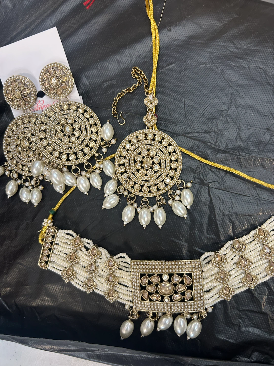 Traditional Kundan Jewellery Set with Pearl Accents
