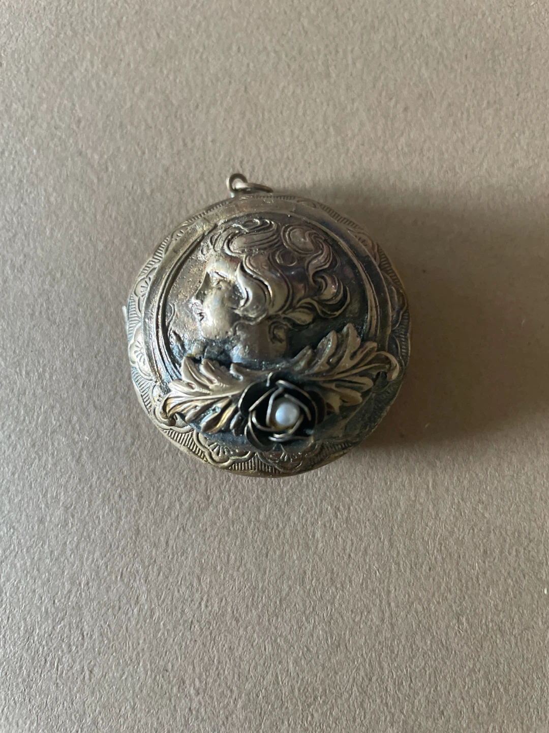 Vintage Art Nouveau Style Round Locket