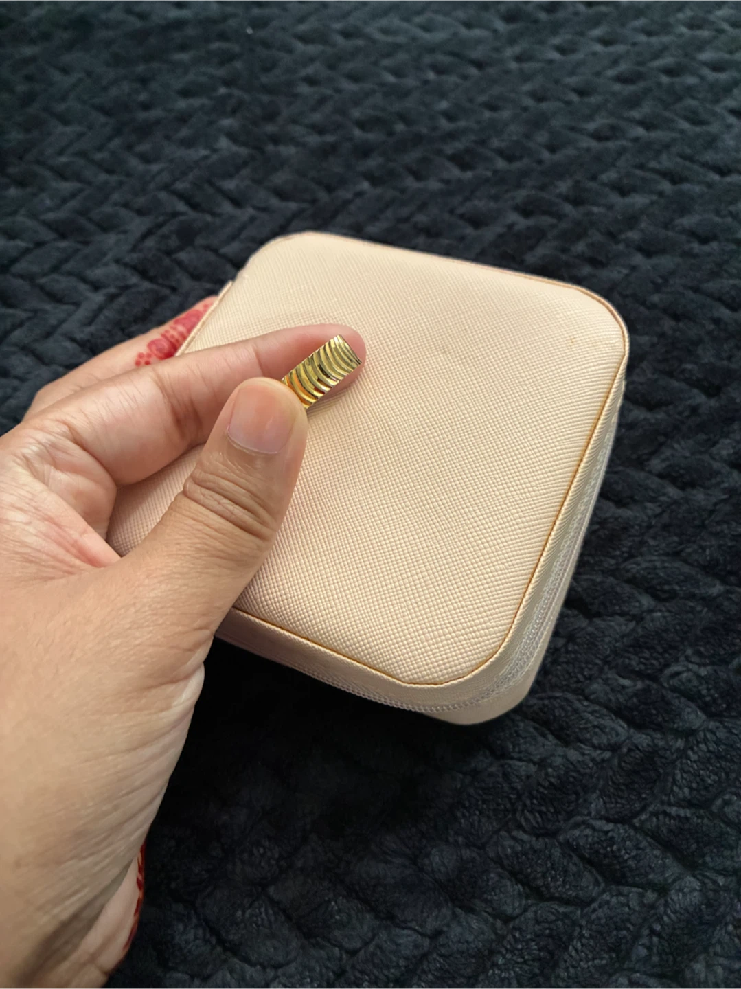 Gold-toned ridged band ring - photo 3