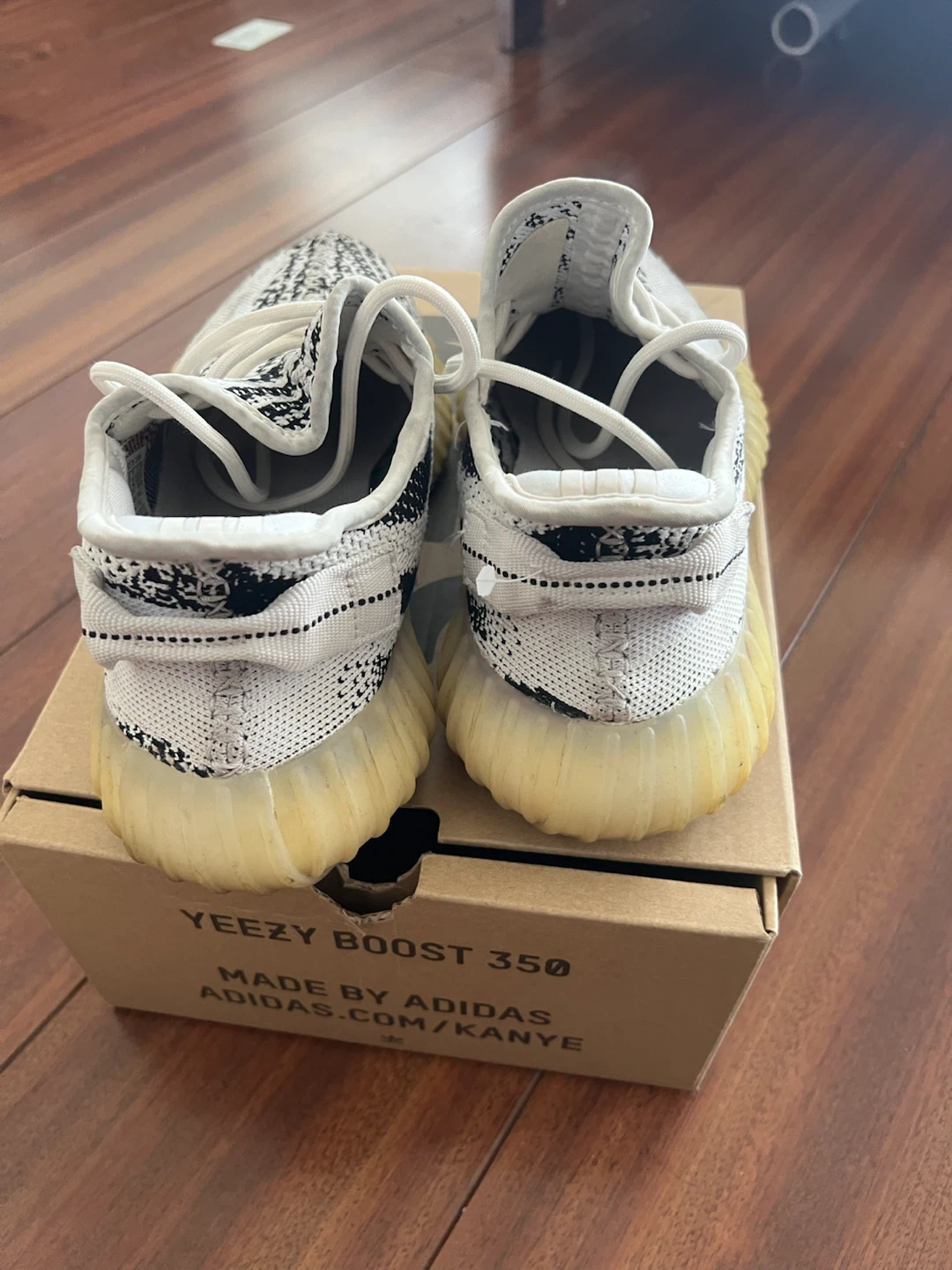 Mens Adidas Yeezy Boost 350 Zebra 8.5 - photo 4