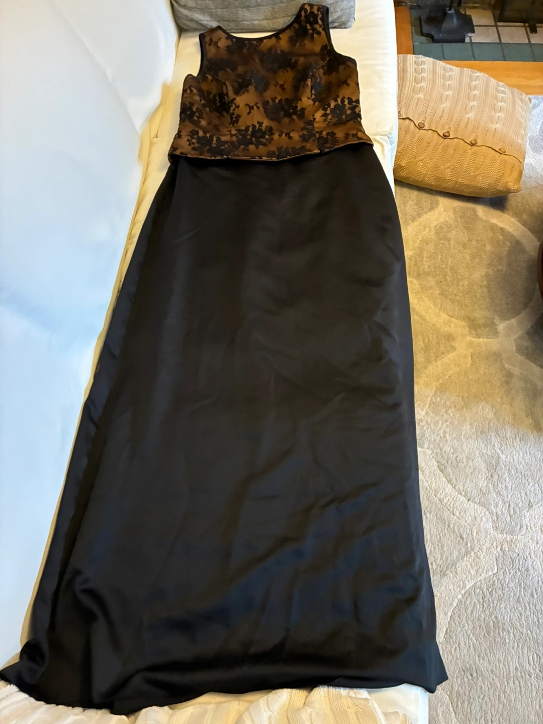 Dress gown sz 12  JS Boutique Made in Canada lace black gold - photo 2