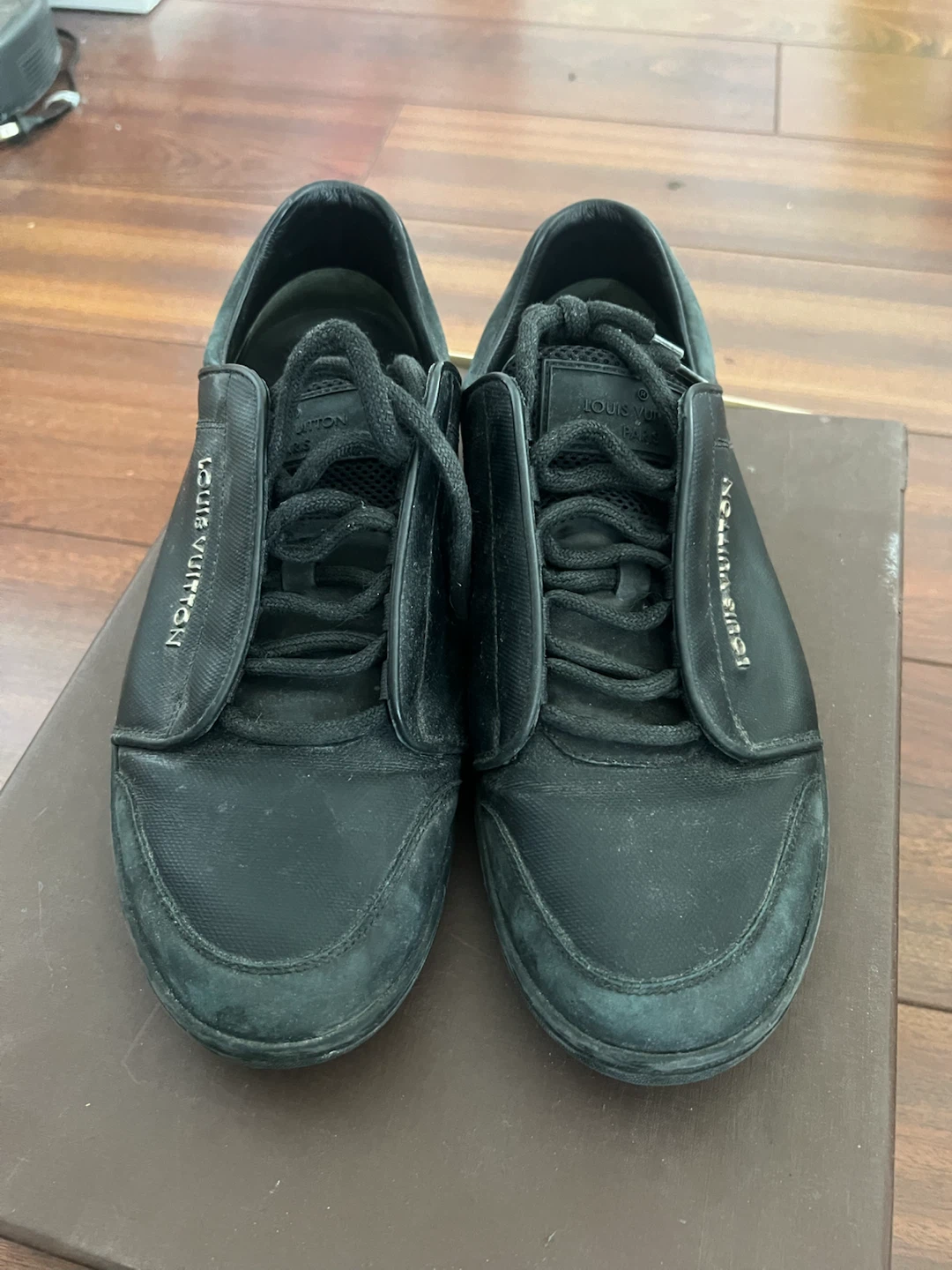 Mens Louis Vuitton Black Sneakers 8.5 - photo 2
