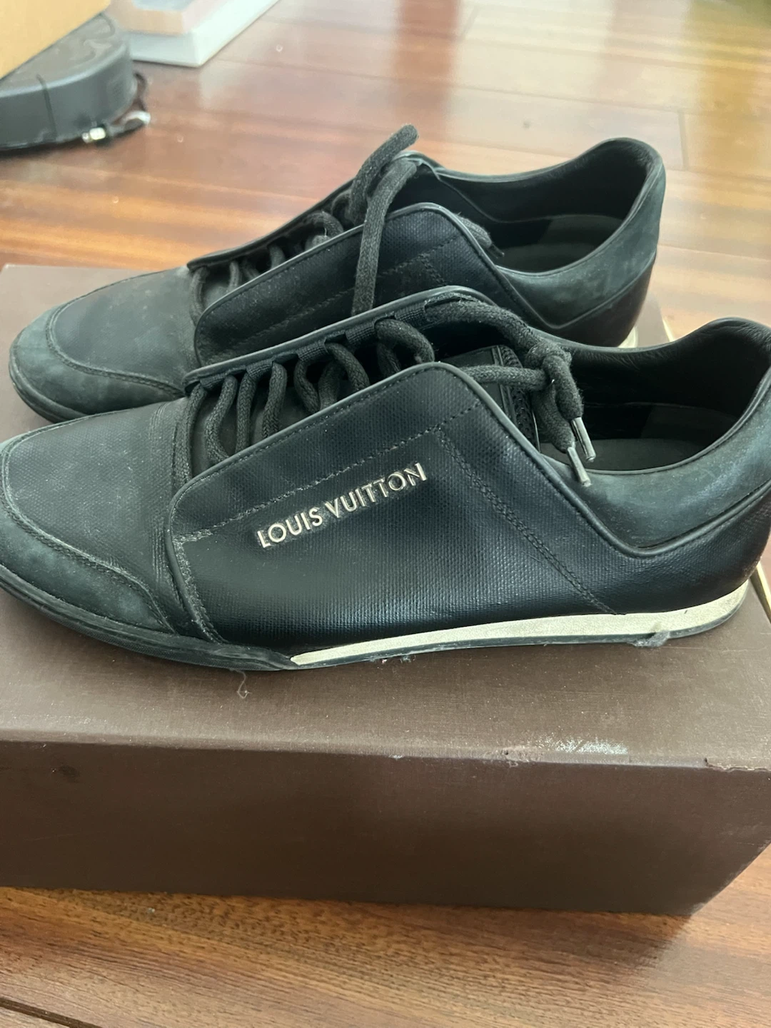 Mens Louis Vuitton Black Sneakers 8.5 - photo 3