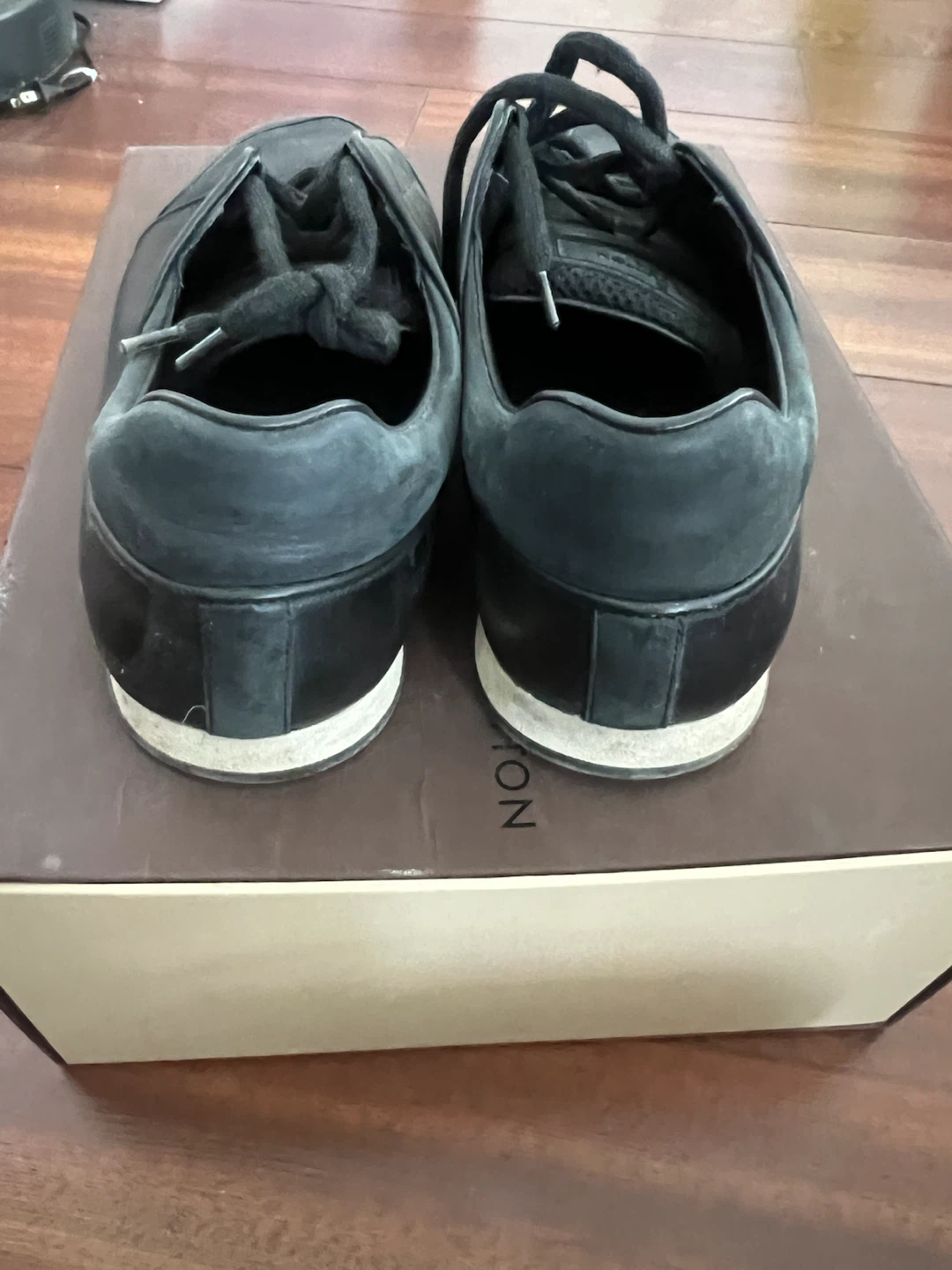 Mens Louis Vuitton Black Sneakers 8.5 - photo 4