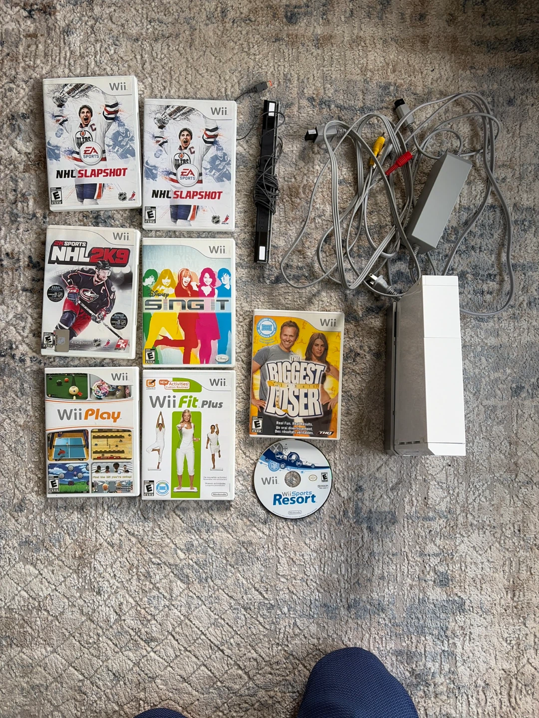 Nintendo Wii Console Bundle with 8 Games Used