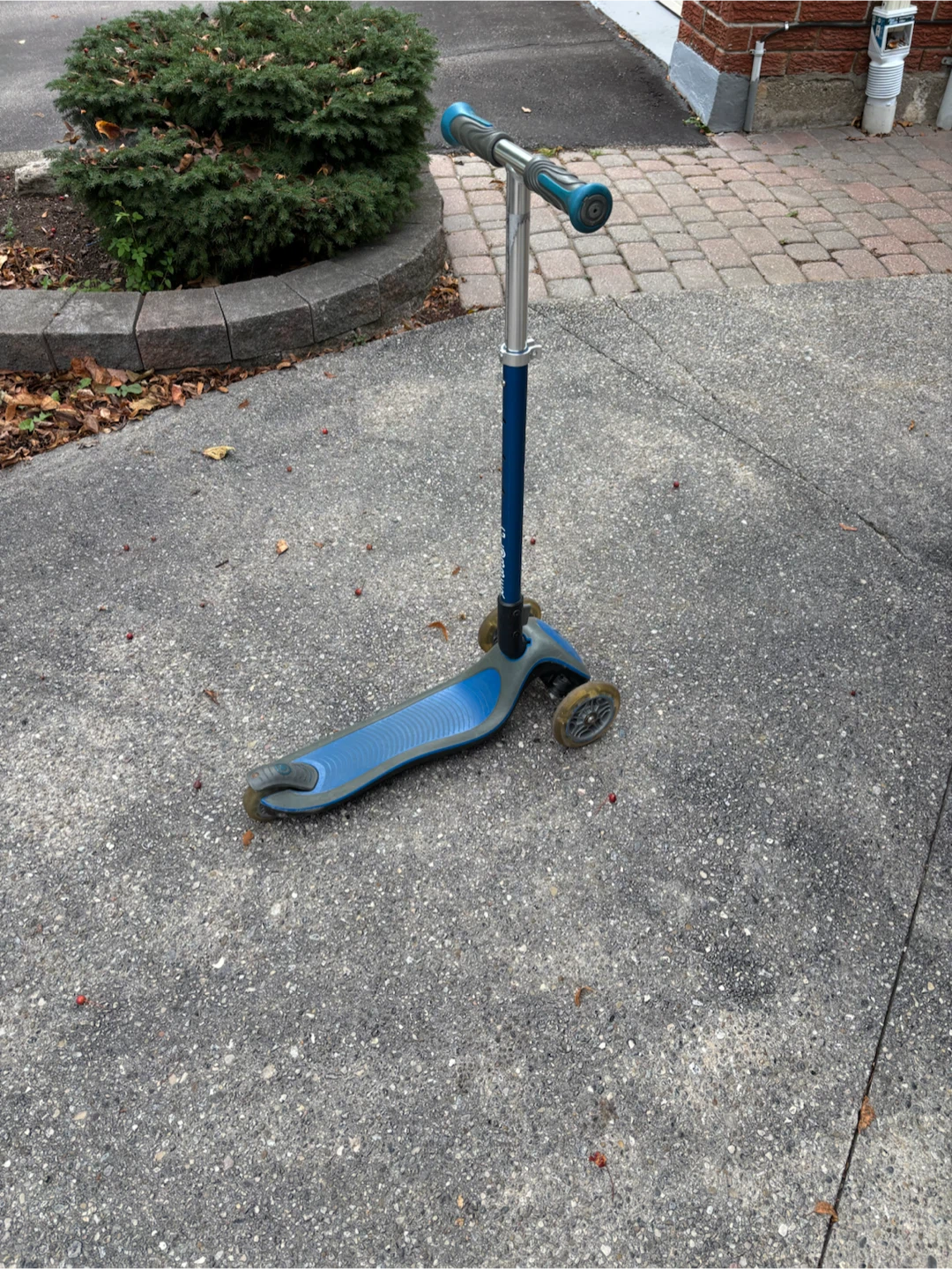Globber light up wheels scooter - photo 2