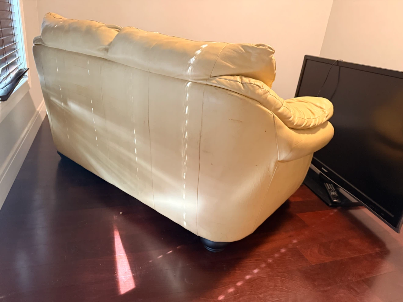 Cream Leather Loveseat - photo 3