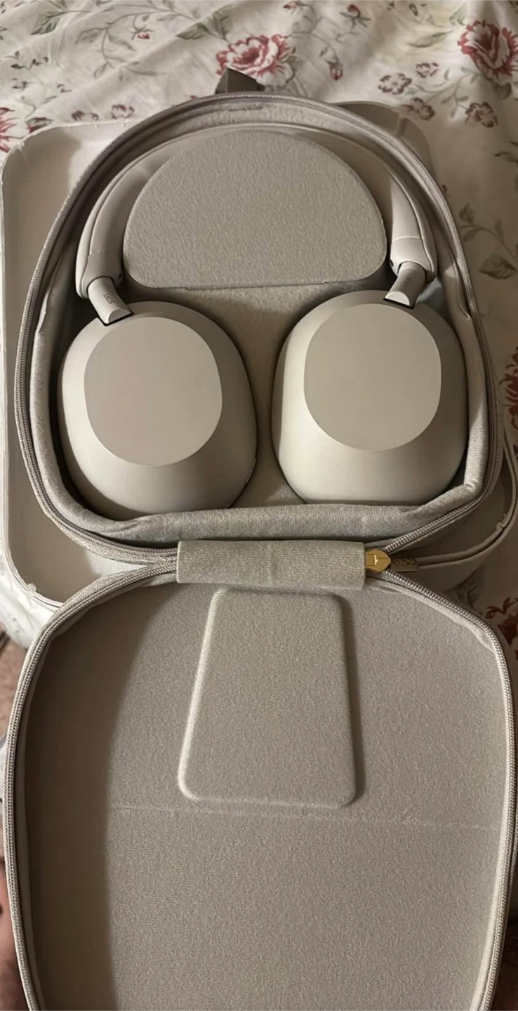 Sony 1000xm5 Noise Cancelling Headset