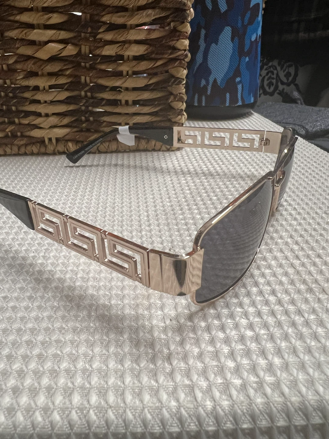 🏈 Gold-Tone Greek Key Sunglasses - photo 2