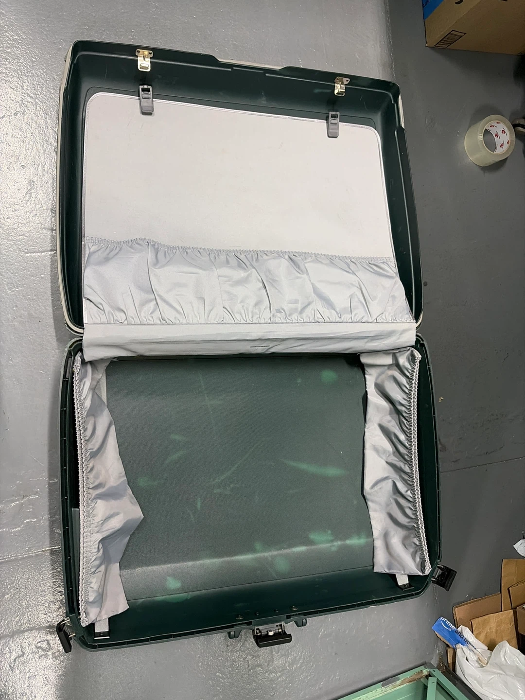 Royal Traveller Hard Shell Suitcase - photo 2
