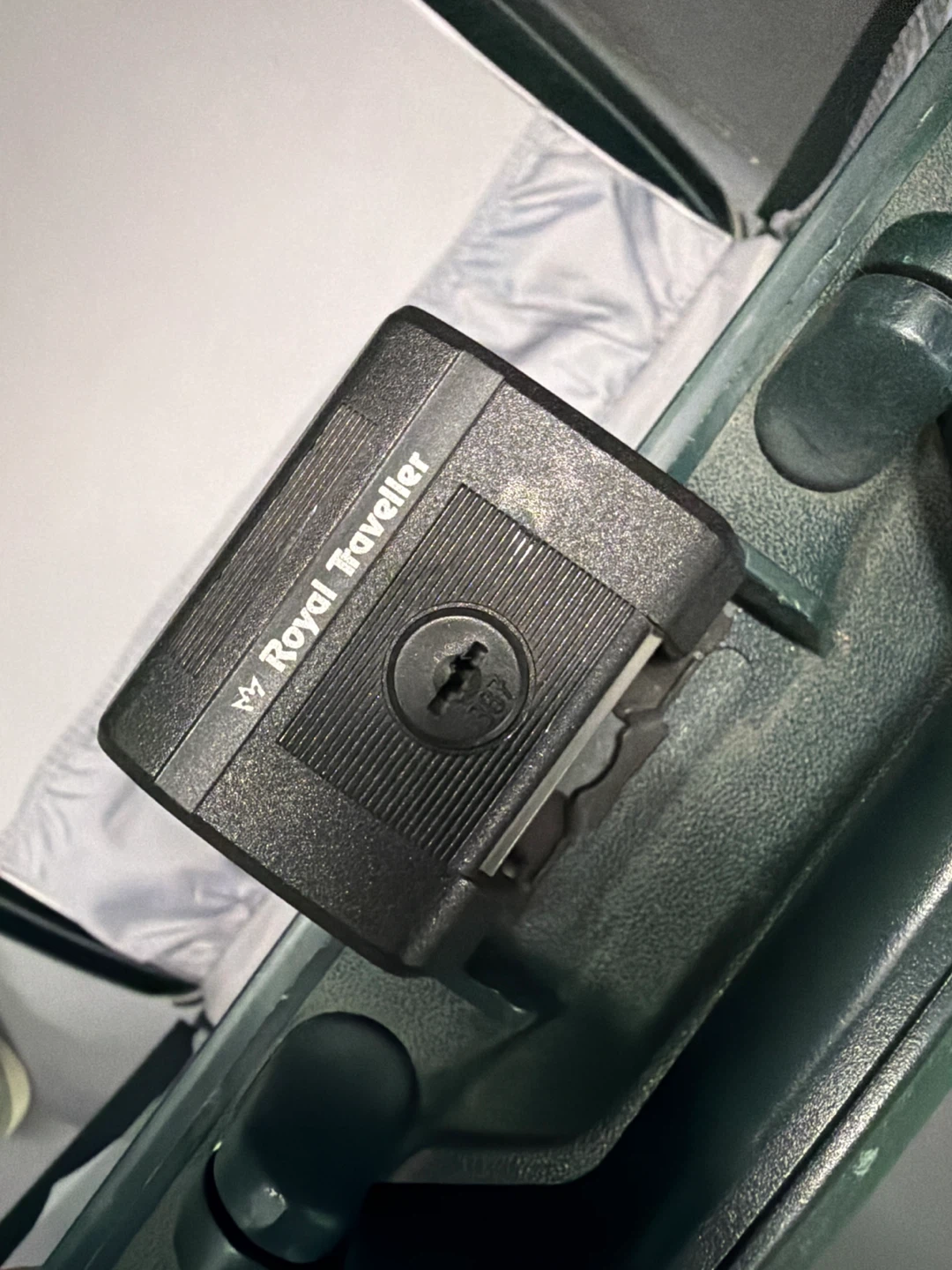 Royal Traveller Hard Shell Suitcase - photo 5