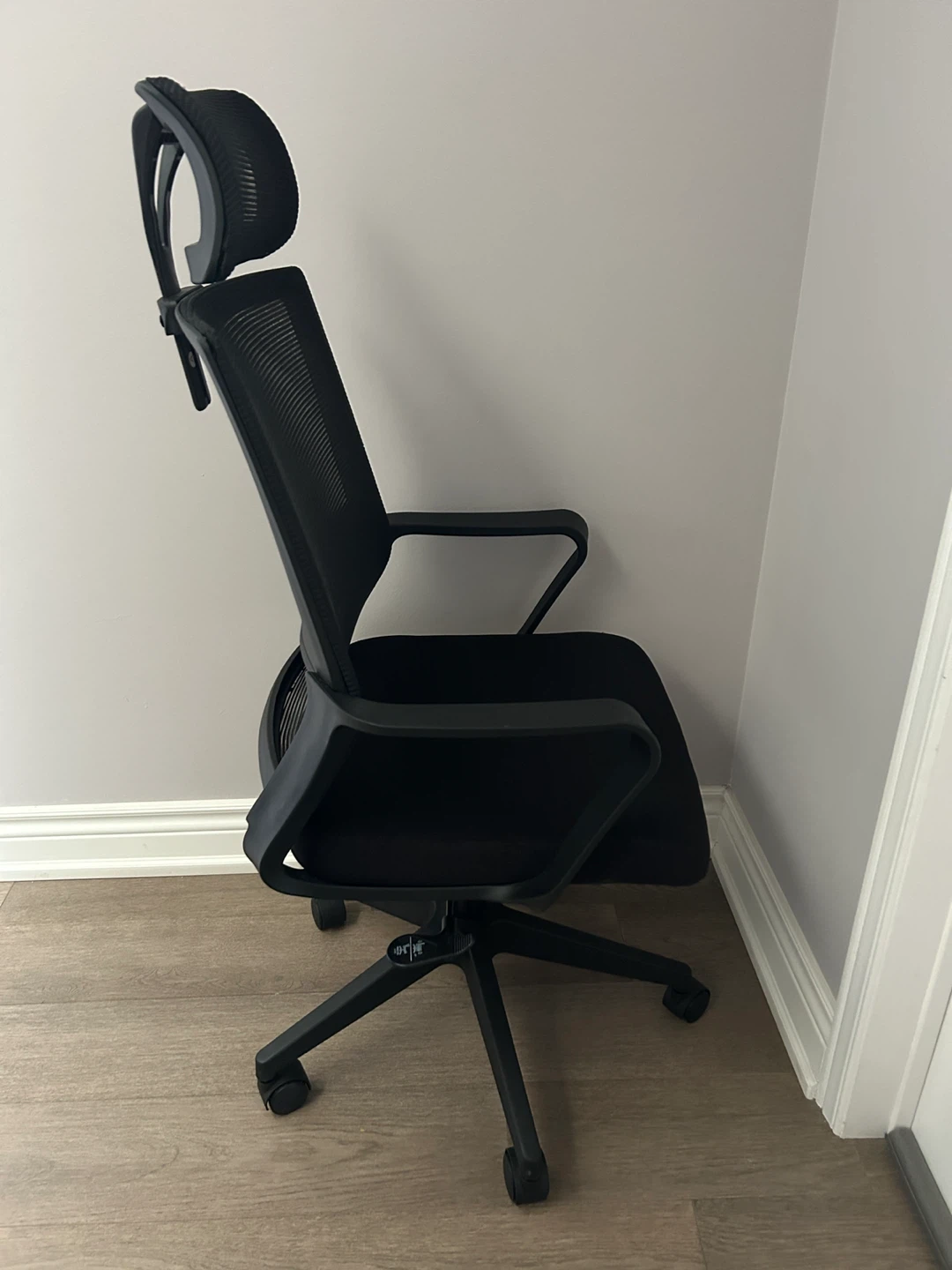 Black Ergonomic Mesh Office Chair - photo 3