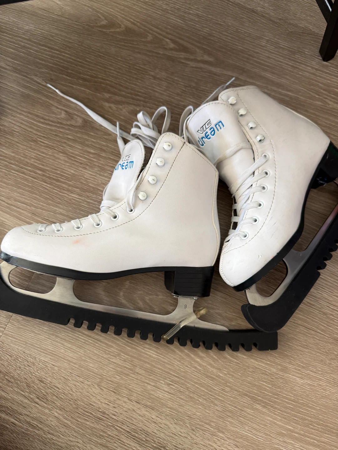 Vic Dream Figure Skates US Size 5