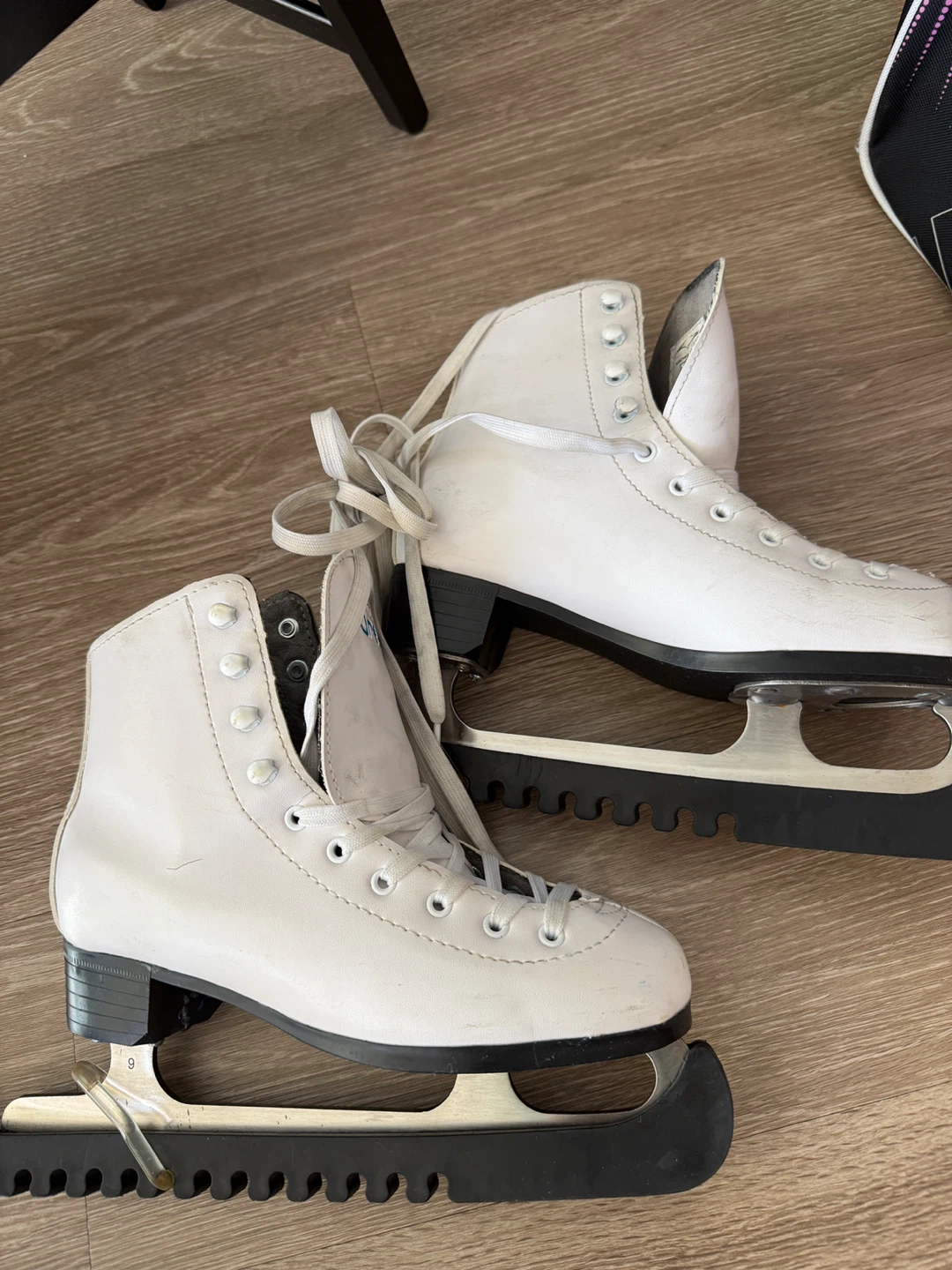 Vic Dream Figure Skates US Size 5 - photo 2