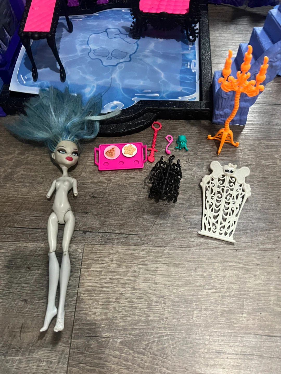 Monster High School Playset with Accessories 🏈 - photo 4