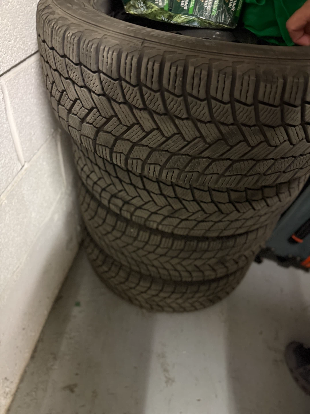 Set of 4  SNOW Michelin  215/60 R17 Tires with rims - photo 2